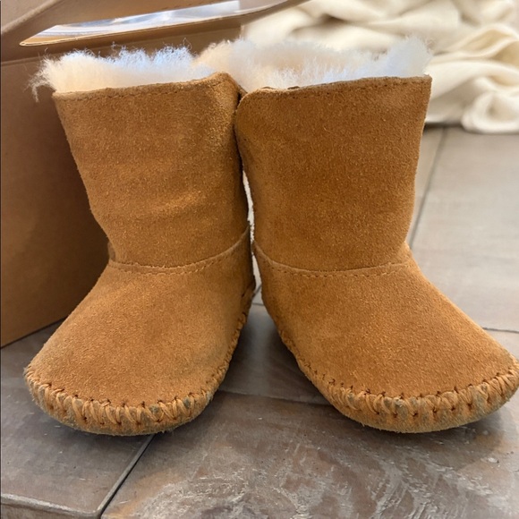 UGG baby Brown Suede Slippers size 0/1 - Picture 3 of 4